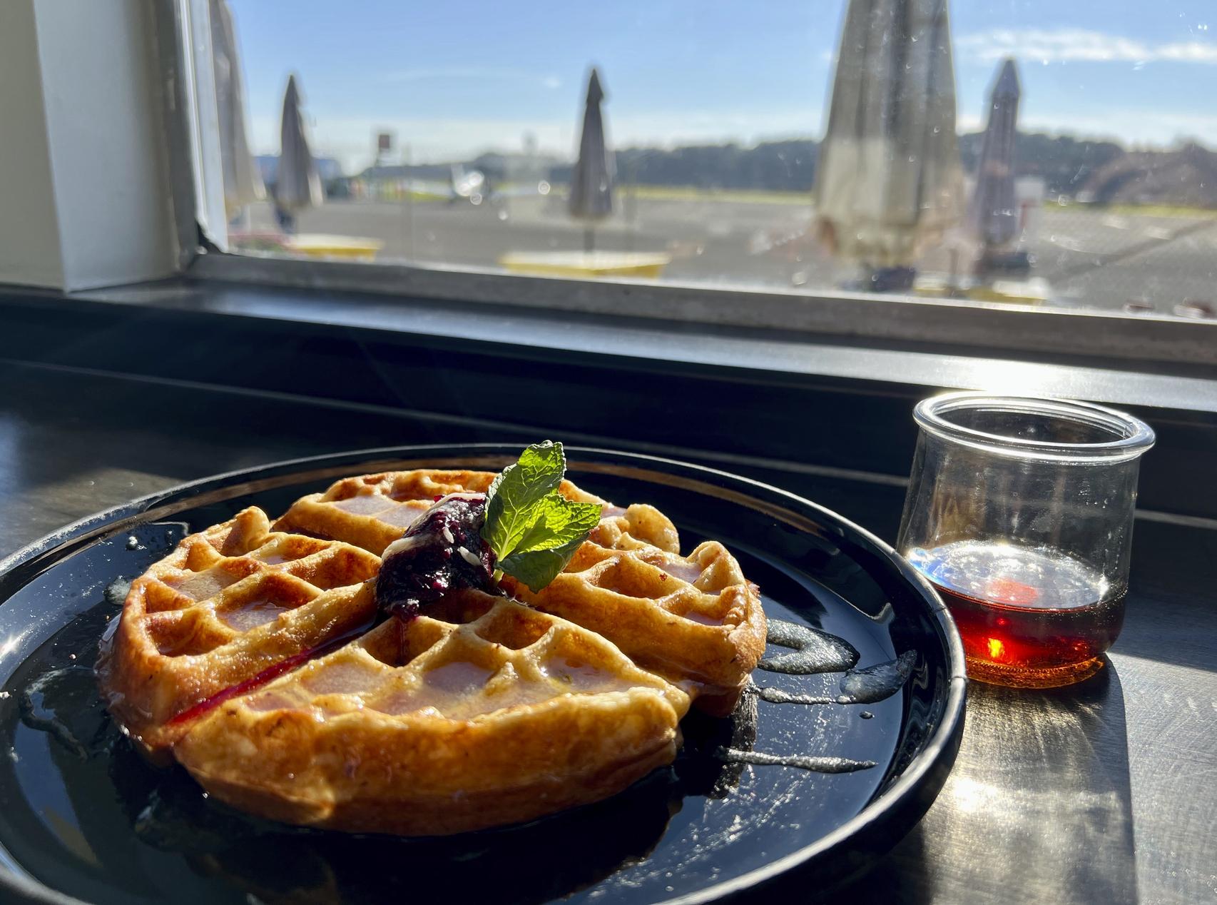 Brunch with a view: Half Moon Bay airport cafe to open where diners can watch airplanes land - Vimarsana News