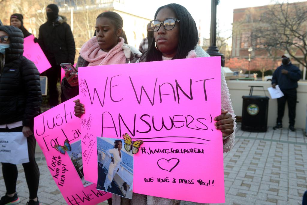 Editorial: Family, friends of Lauren Smith-Fields deserved better - Vimarsana News