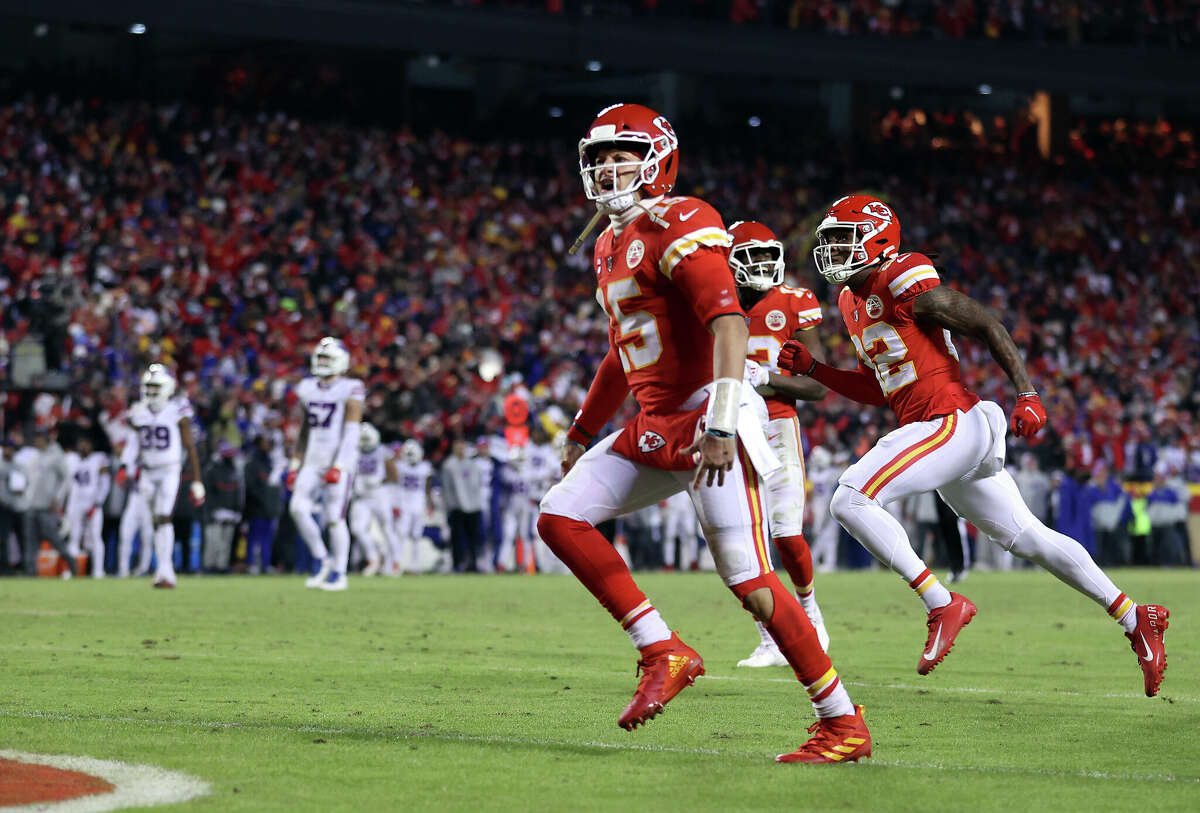 KANSAS CITY, MISSOURI - JANUARY 23: Patrick Mahomes #15 of the Kansas City Chiefs runs toward the end zone while celebrating a touchdown scored by Tyreek Hill #10 during the fourth quarter of the AFC Divisional Playoff game against the Buffalo Bills at Arrowhead Stadium on January 23, 2022 in Kansas City, Missouri. (Photo by Jamie Squire/Getty Images)