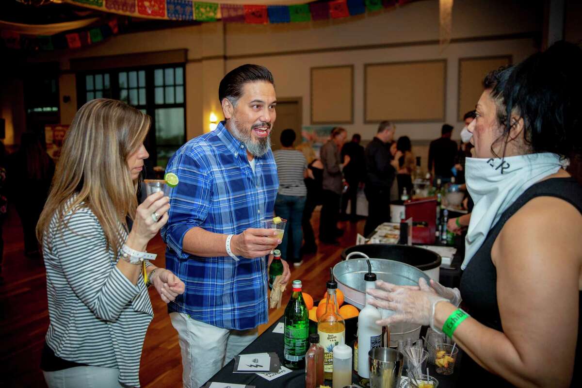 Visitors to the 2021 Nach-Yo Ordinary Tequila Tasting sample tequilas from some of the industry's top vendors.