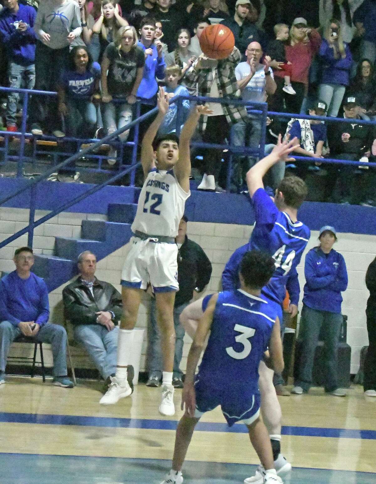 CALLING GAME – Olton senior, Chris Urbina (22), knocks down the game-winning three from the right wing out of a time out to put the Mustangs in front of Farwell, 45-44, and eventually seal the victory for Olton, in their first meeting of district play with the Steers. (Photo by Derek Lopez)