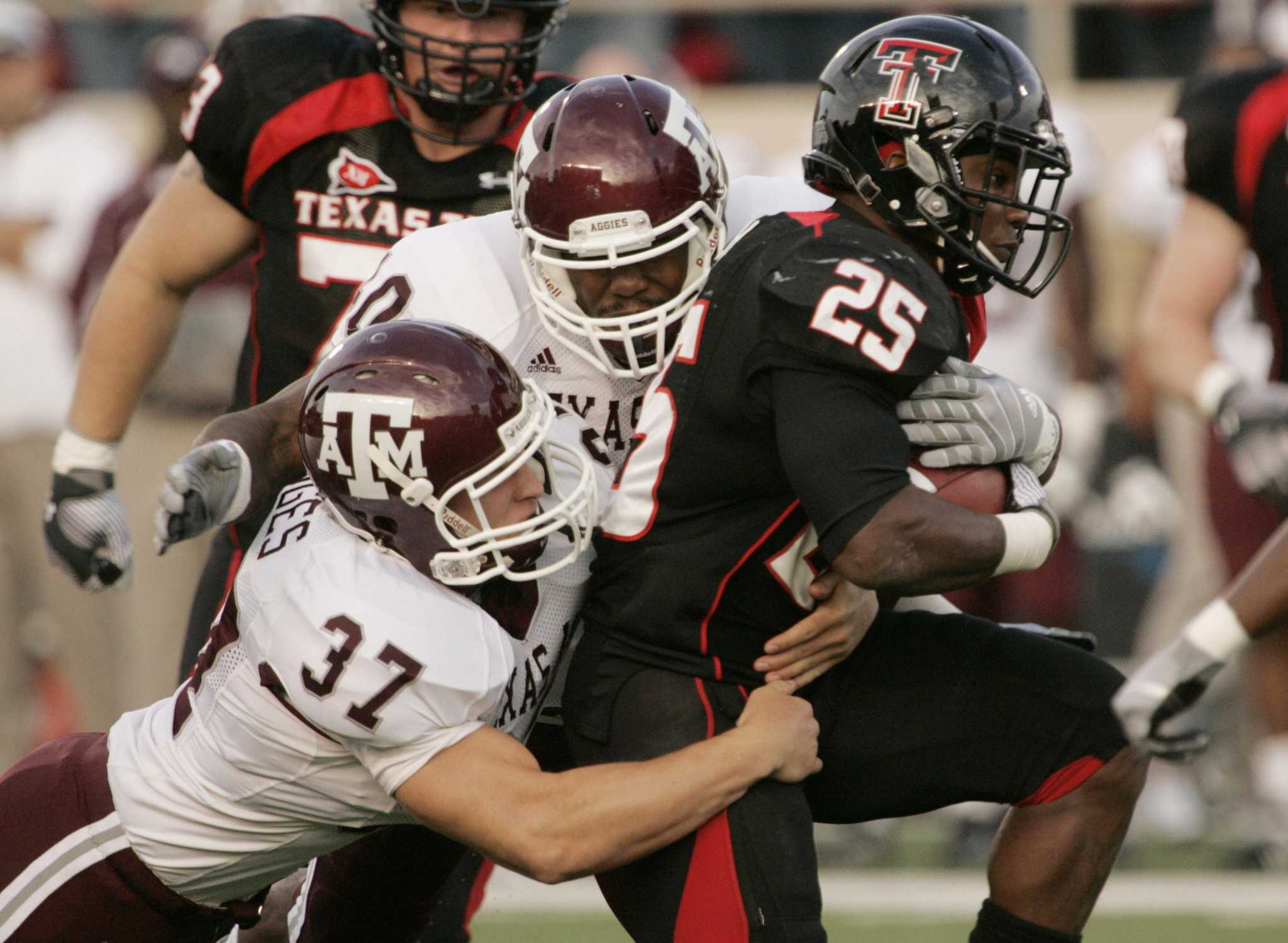 Former Texas A&M star Von Miller making his mark with Rams