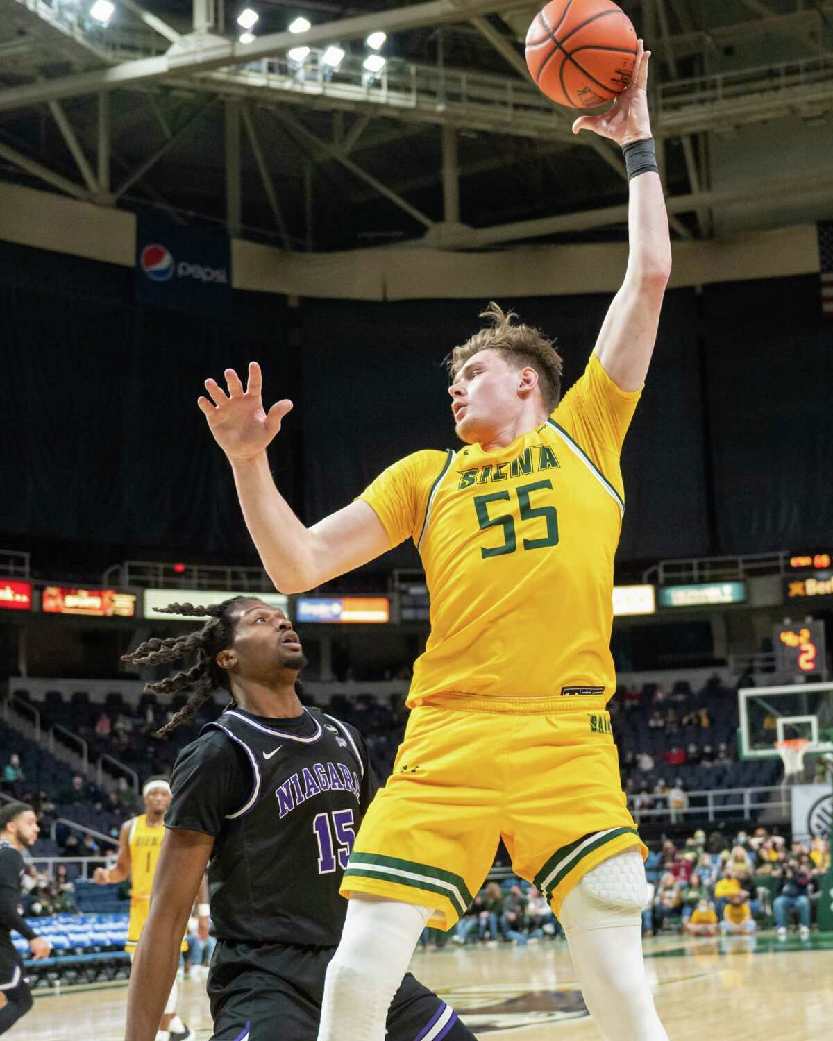 Siena Men's Basketball Returns Home To Beat Niagara