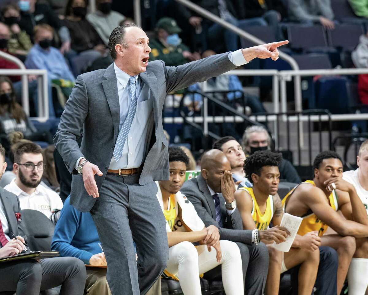 Siena basketball coach supports letting Monmouth play in MAAC Tournament