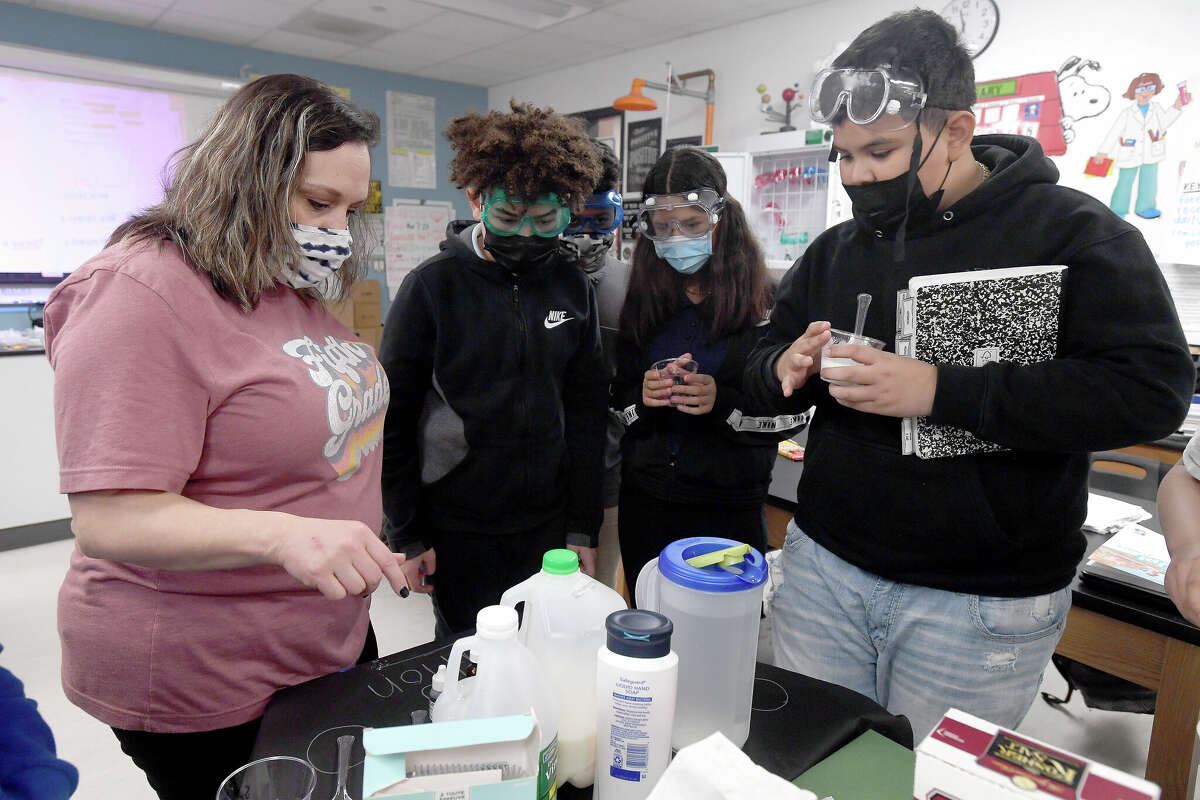Sam Houston Elementary fifth grade science and ESL certified teacher Cindy Trahan works with students on an experiment. Photo made Thursday, January 20, 2022 Kim Brent/The Enterprise