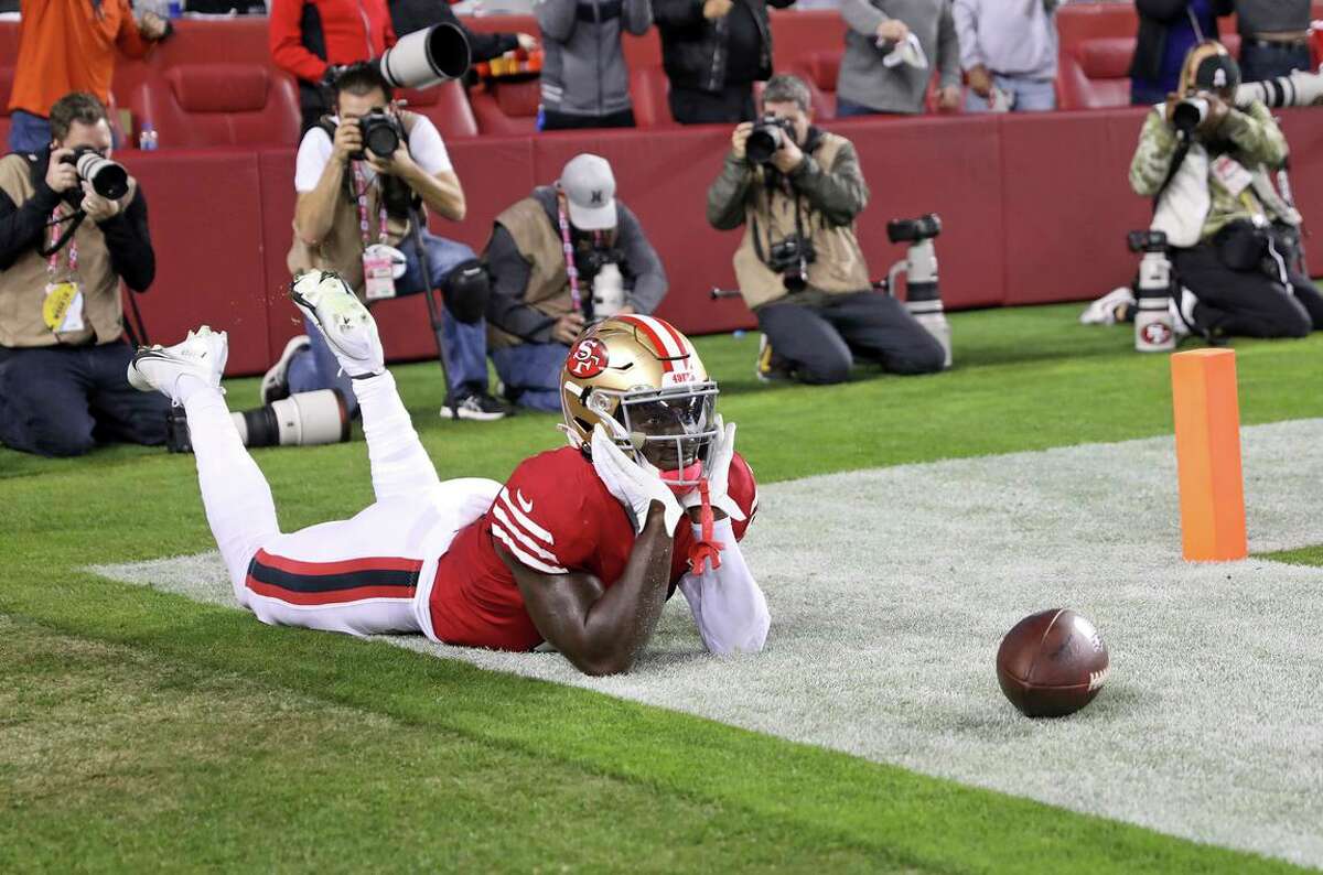 49ers' Deebo Samuel part of Warriors' postgame victory scene