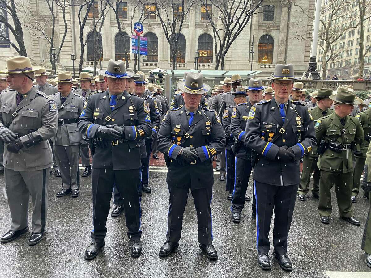 CT police officers pay tribute to NYPD officer killed on duty
