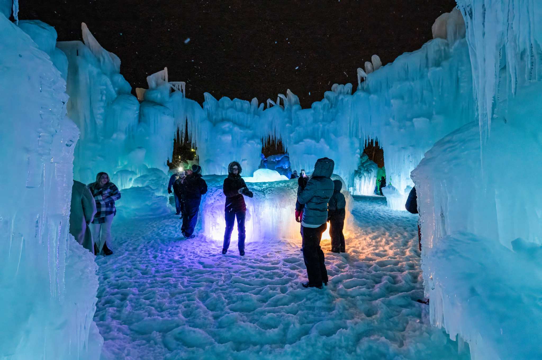 Popular Ice Castles New York show returning to Lake