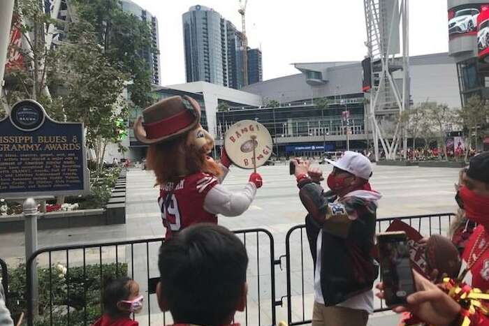 49ers fans make SoFi Stadium their version of Levi's South