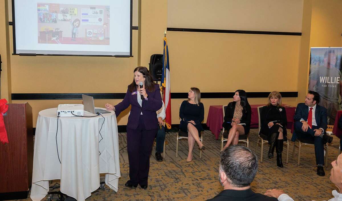 State Board of Education candidate Lani Popp states her stances in education, Thursday, Jan. 27, 2022 during a meet and greet by the Webb County Republican Party at Embassy Suites.