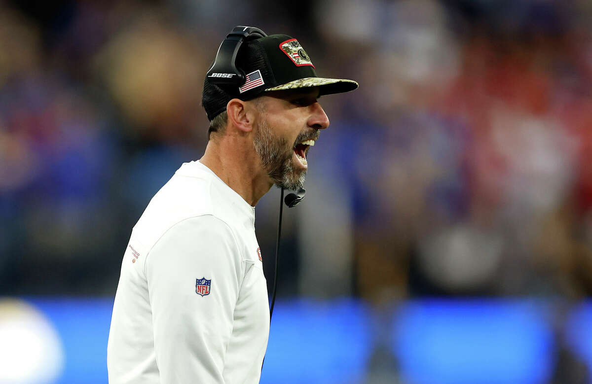 Hilarious fake Kyle Shanahan spotted in stands at 49ers-Rams