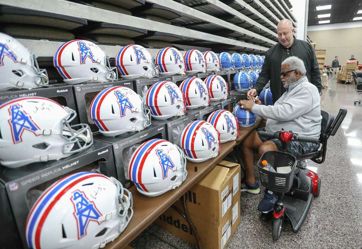 In Pasadena, sports memorabilia collectors look to capitalize on