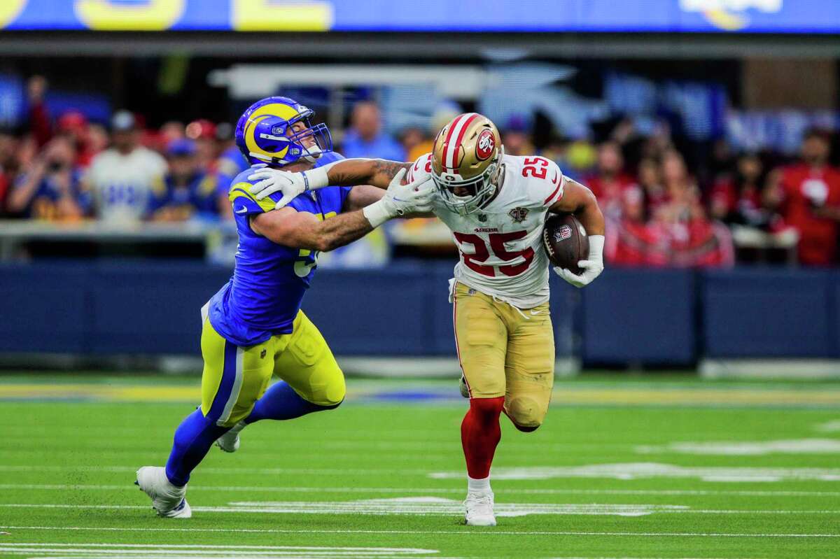 Los Angeles Rams linebacker Troy Reeder (51) during a time out