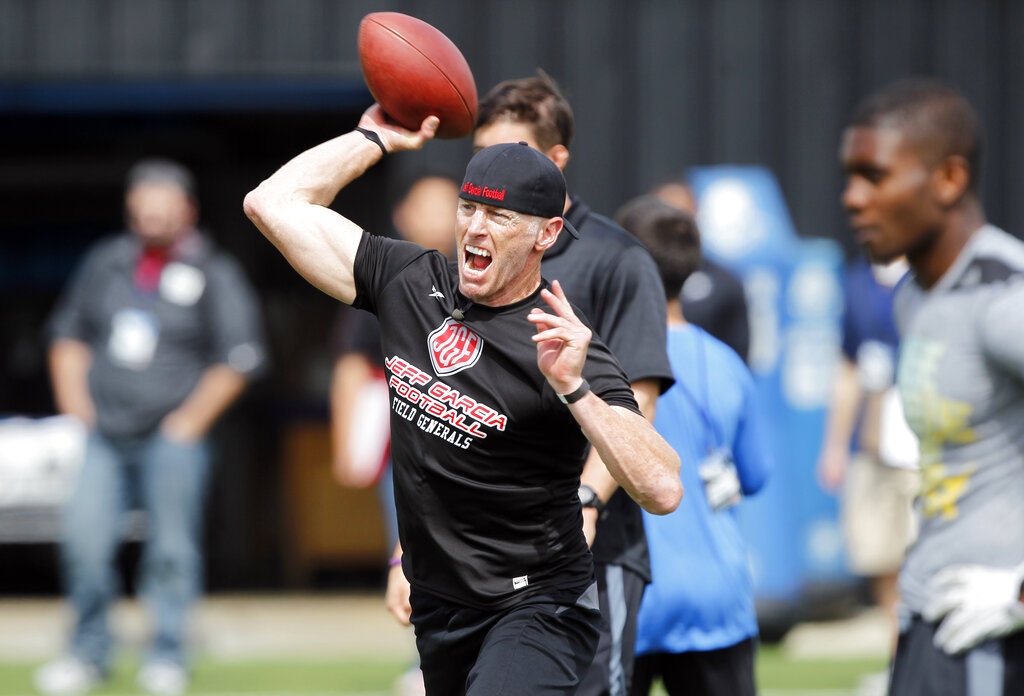 Former 49ers quarterback Jeff Garcia concludes Jimmy Garoppolo temper tantrum by deleting his Twitter