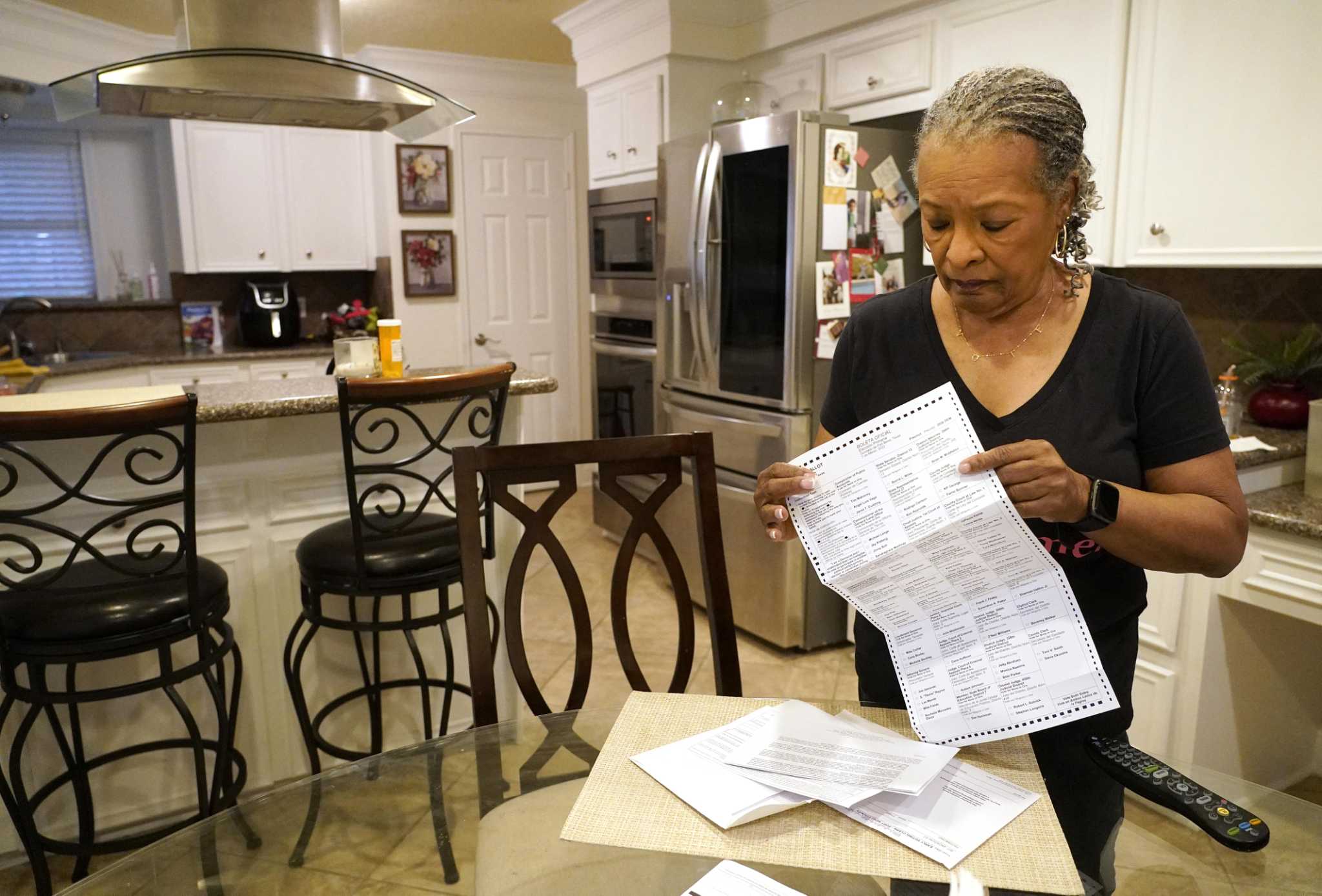 Texas woman recounts her mail ballot hassle: 3 forms, 28 days, lots of guesswork - Vimarsana News