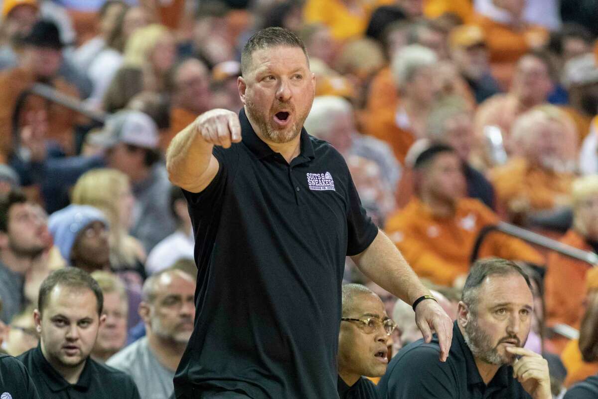 Texas head coach Chris Beard calls to his team as they compete against Tennessee during the first half of an NCAA college basketball game Saturday, Jan., 29, 2022, in Austin, Texas. (AP Photo/Stephen Spillman)