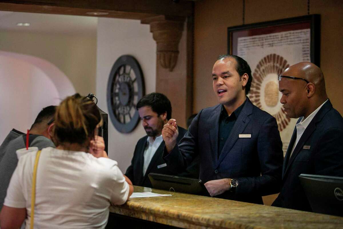Elkin Espitia talks with guests as they check in at the Omni La Mansión del Rio on Jan. 28, 2022.