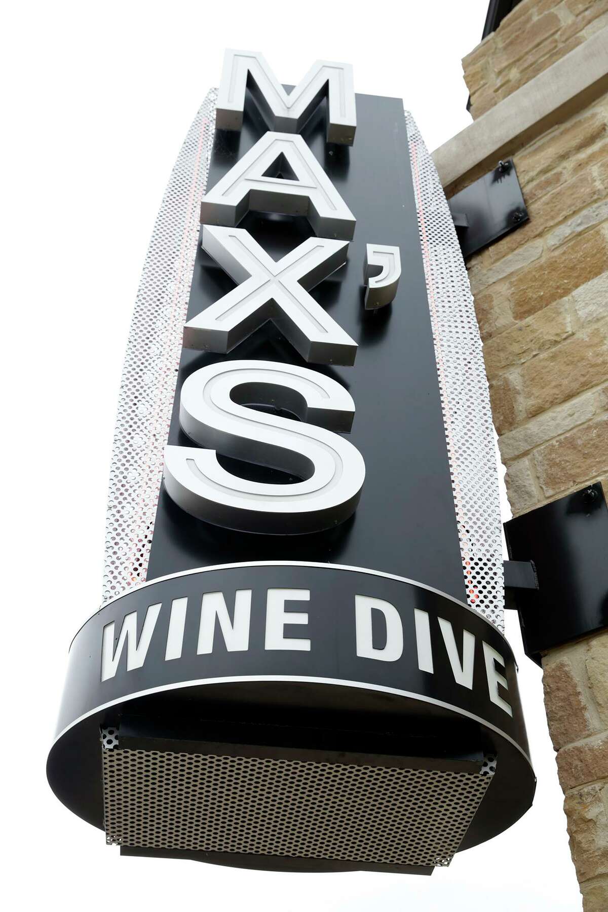 Popular San Antonio Quarry Village restaurant Max’s Wine Dive has closed permanently