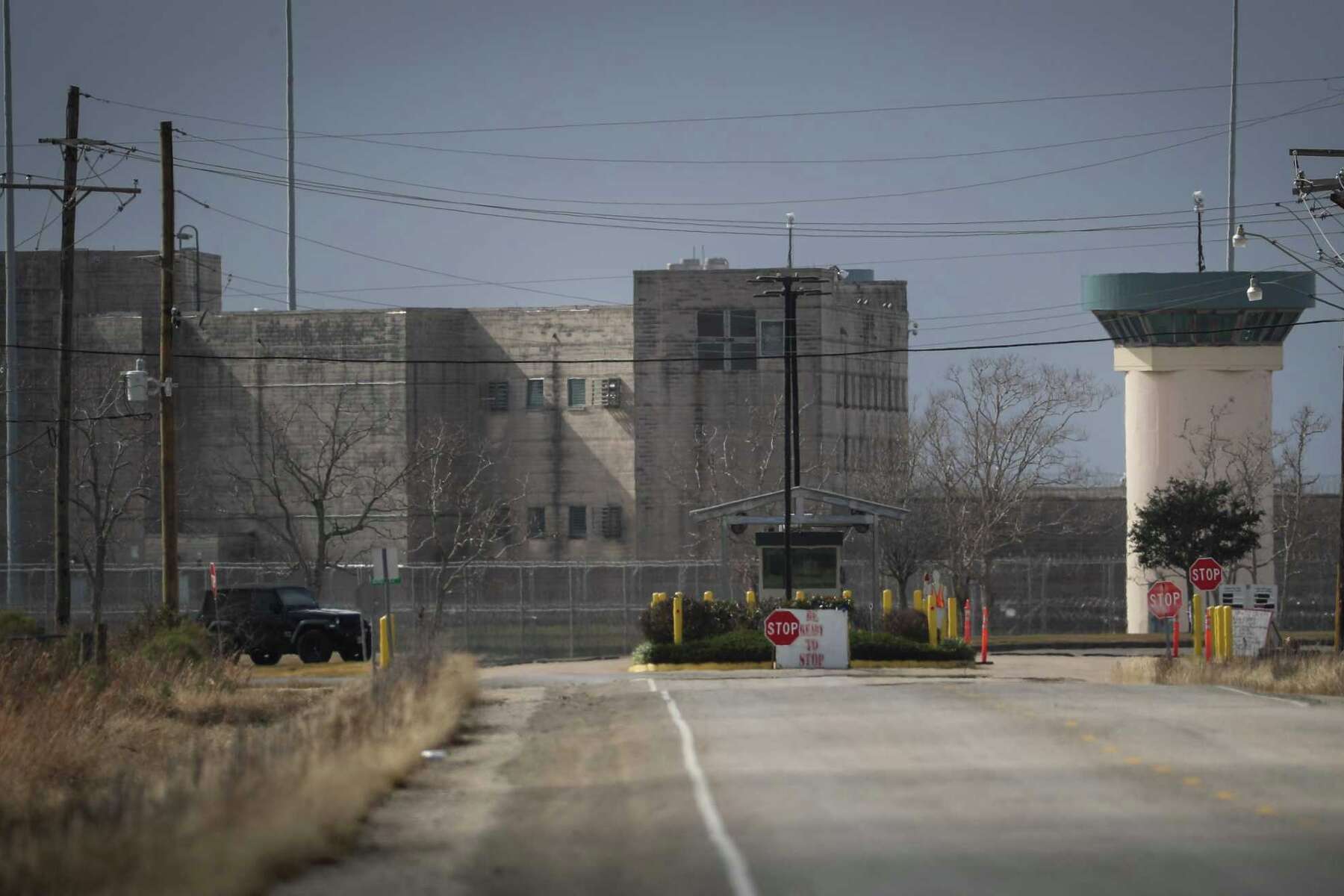 Gang fight deaths in Beaumont penitentiary prompt nationwide lock down of  federal prisons