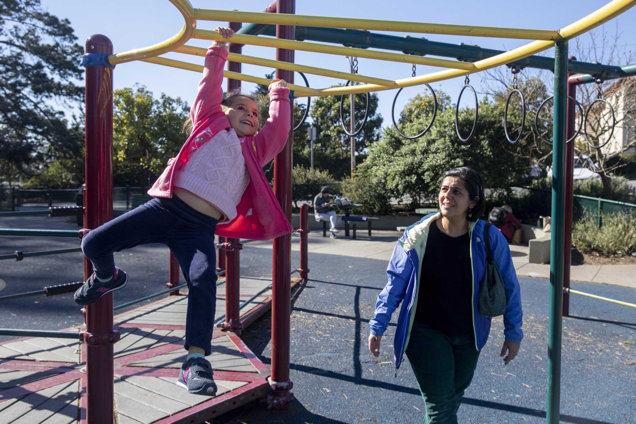Now or who knows when: Parents and experts debate when kids can ditch masks in schools - Vimarsana News