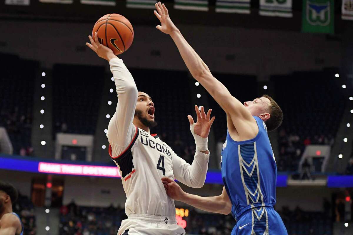 The Packers aren't dead just yet, plus UConn men's basketball is