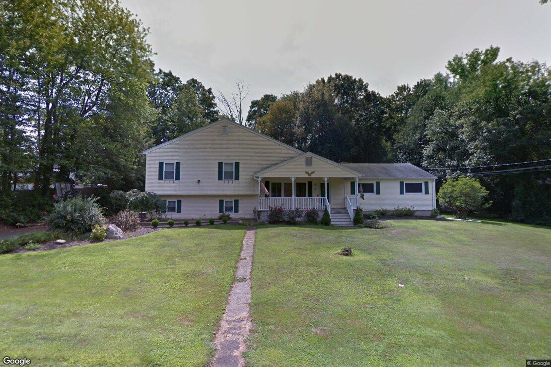 Duplex in Naugatuck sells for 300,000