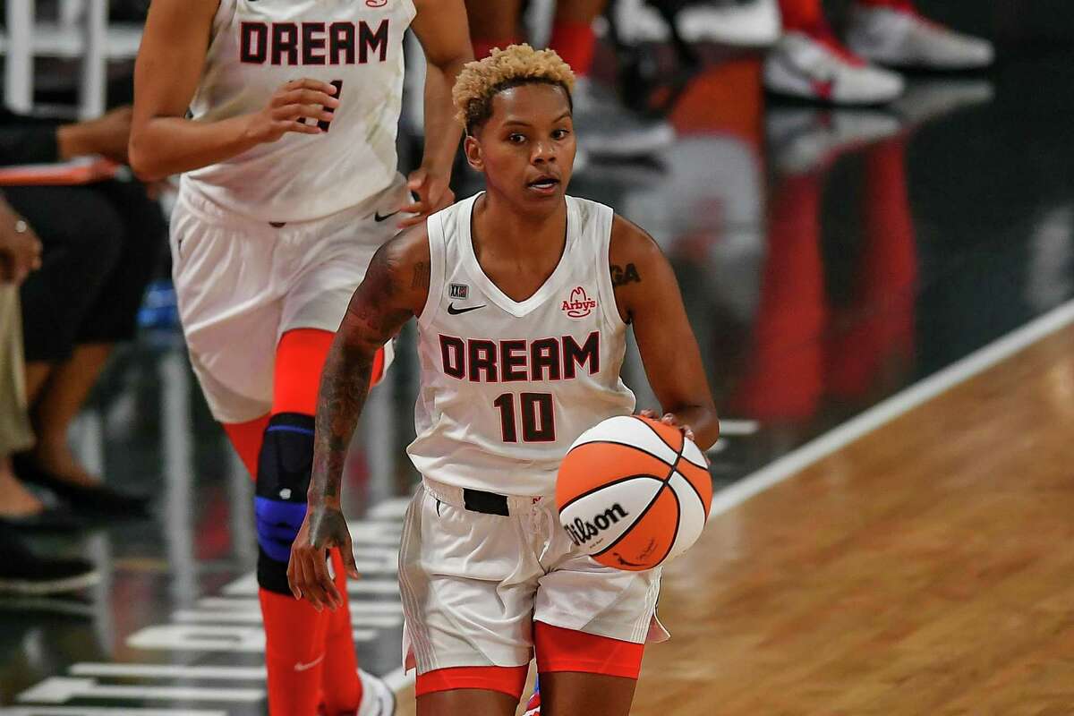 COLLEGE PARK, GA MAY 14: Atlanta guard Courtney Williams (10) brings the ball up the court during the WNBA game between the Connecticut Sun and the Atlanta Dream on May 14th, 2021 at Gateway Center Arena in College Park, GA. (Photo by Rich von Biberstein/Icon Sportswire via Getty Images)