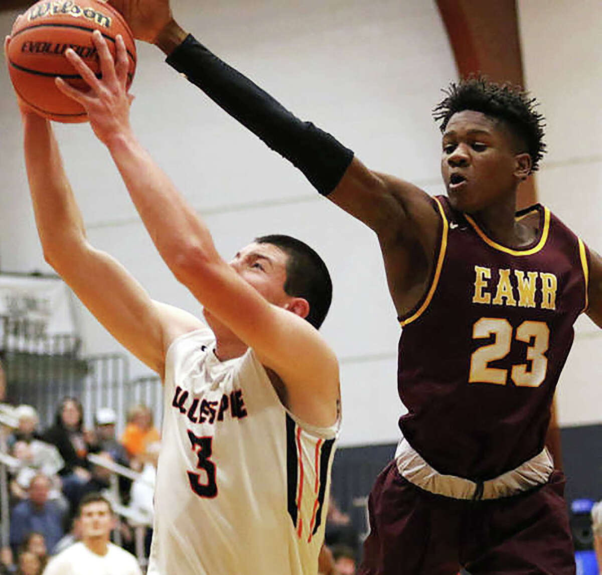 EA-0WR's Antonio Hardin, right, scored 10 of his 15 points in the first quarter, including a pair of 3-point baskets, in the Oilers' Tuesday win at Southwestern. He is shown in earlier action.