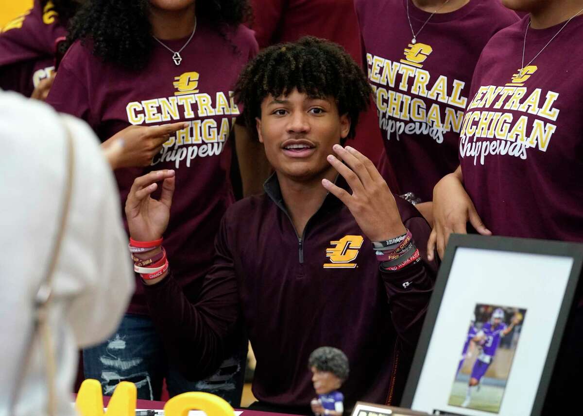 Ridge Point QB Bert Emanuel Jr. Signs With Central Michigan