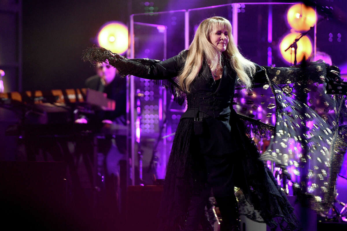 NEW YORK, NEW YORK - 29 MARET: Stevie Nicks yang dilantik tampil di Upacara Induksi Rock & Roll Hall Of Fame 2019 - Pertunjukan di Barclays Center pada 29 Maret 2019 di New York City. (Foto oleh Theo Wargo/Getty Images Untuk The Rock and Roll Hall of Fame)