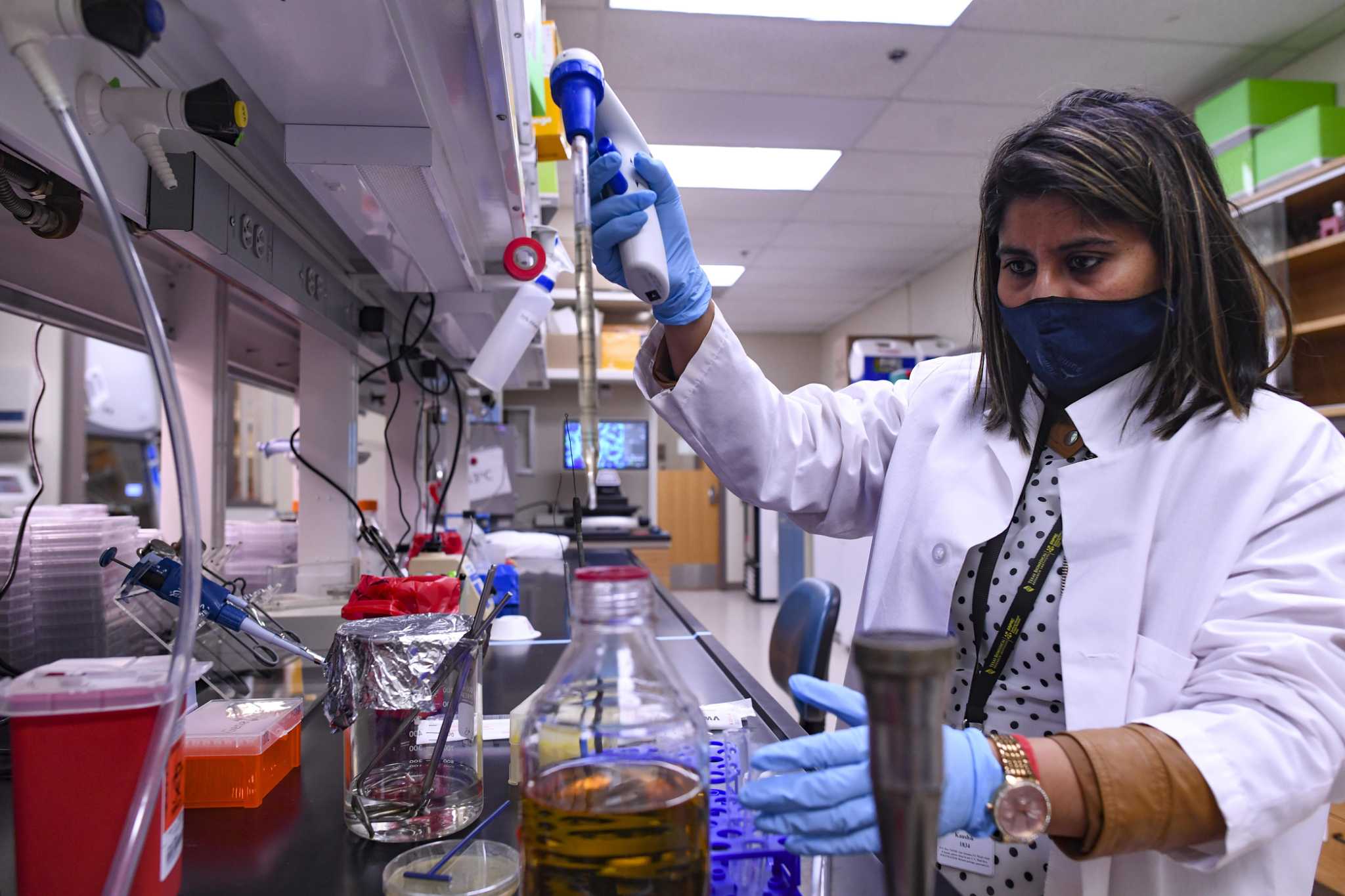 National group says San Antonio shouldn't give COVID-19 relief funds to Texas Biomed - Vimarsana News