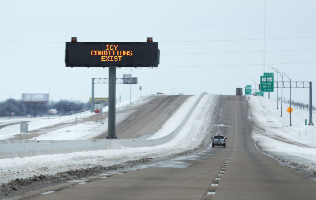 TX winter storm causes canceled flights and power outages - Vimarsana News
