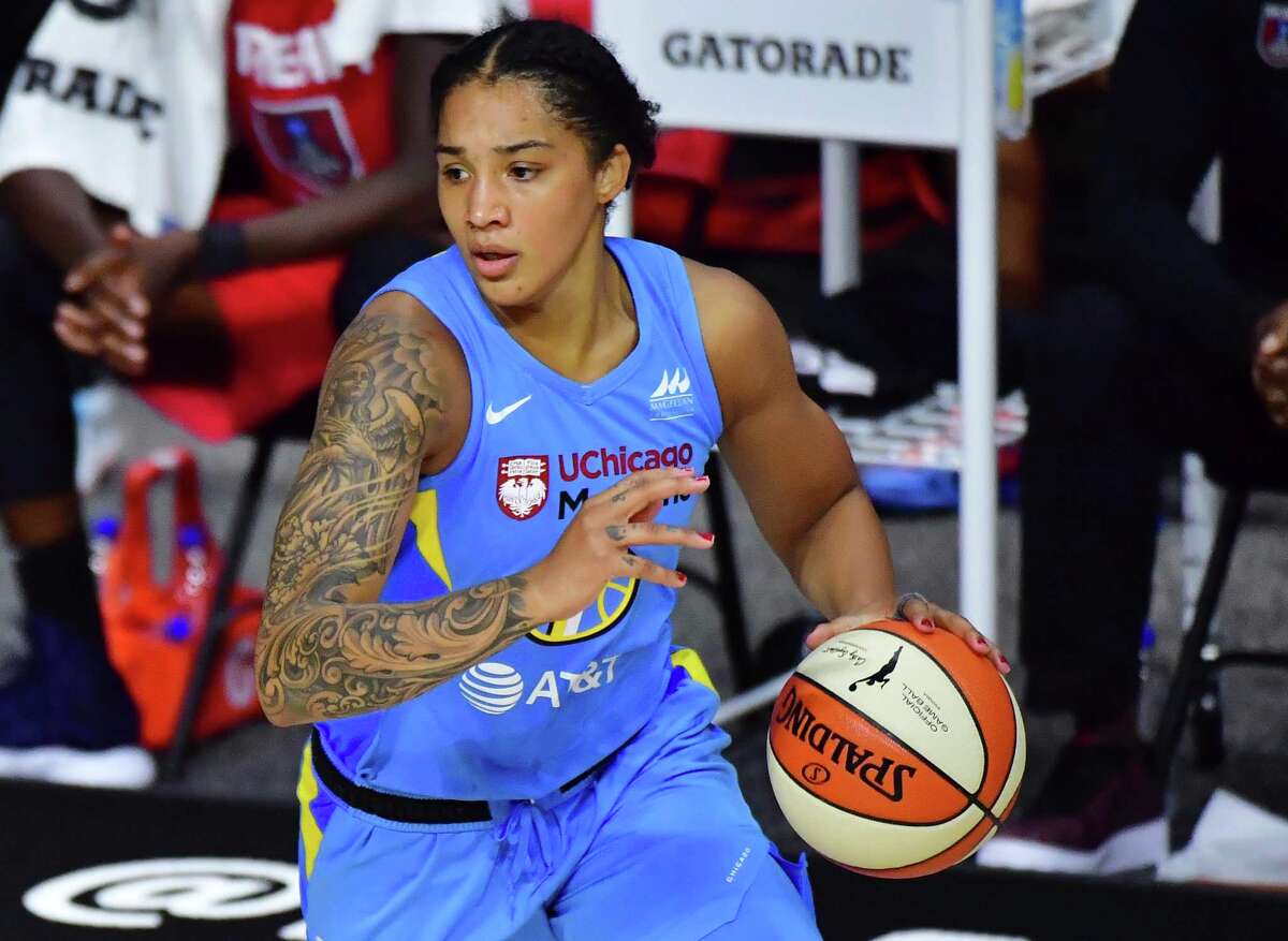 PALMETTO, FLORIDA - AUGUST 16: Gabby Williams #15 of the Chicago Sky dribbles during the second half of a game against the Atlanta Dream at Feld Entertainment Center on August 16, 2020 in Palmetto, Florida. NOTE TO USER: User expressly acknowledges and agrees that, by downloading and or using this photograph, User is consenting to the terms and conditions of the Getty Images License Agreement. (Photo by Julio Aguilar/Getty Images)