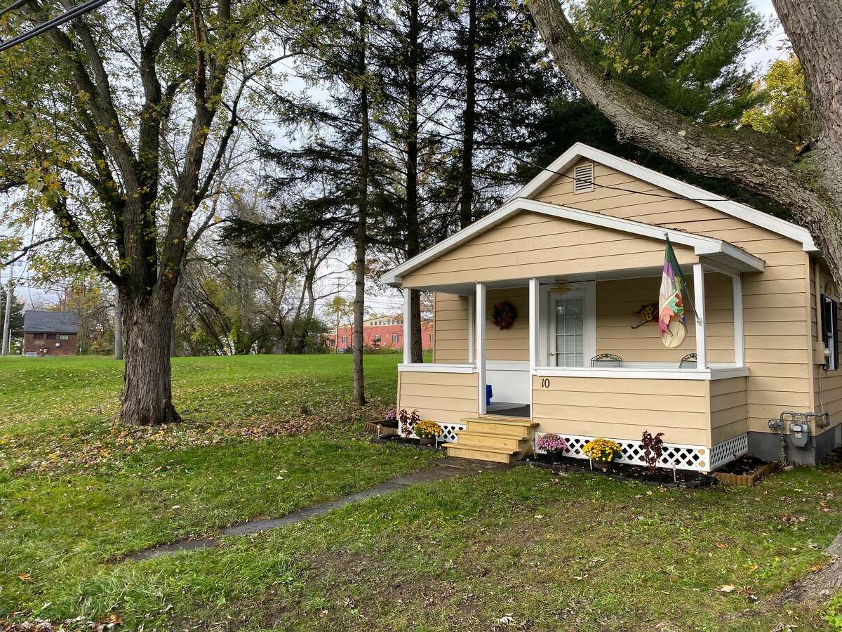 House of the Week Bungalow in Voorheesville