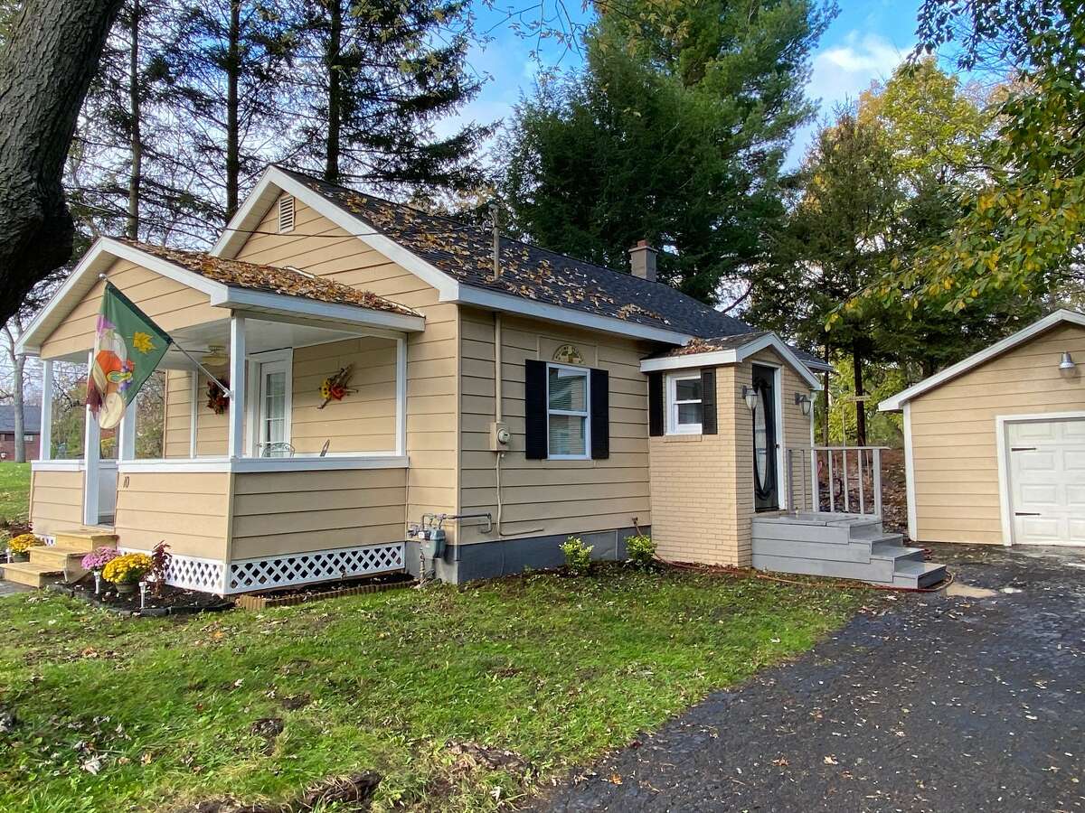 House of the Week Bungalow in Voorheesville