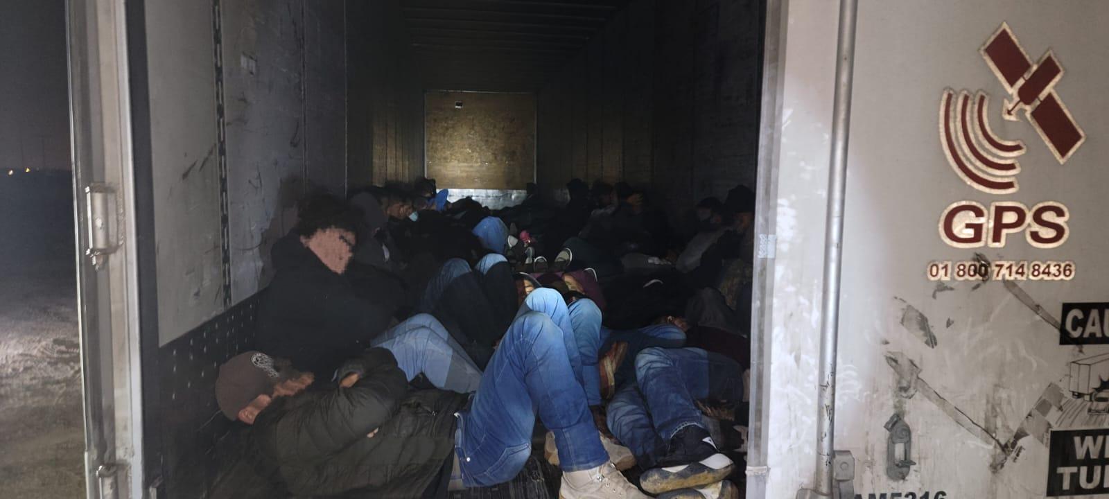 Authorities discover 56 migrants in tractor-trailer - Vimarsana News