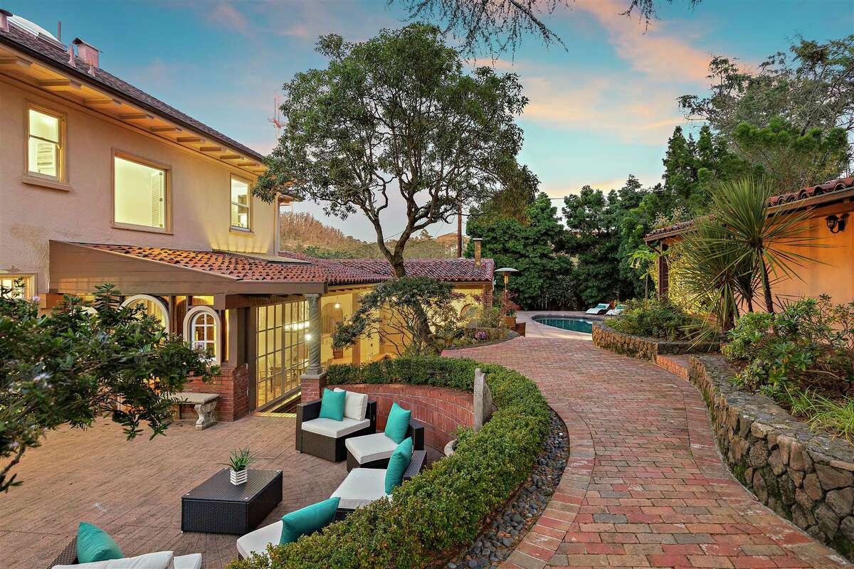 The lot is multi-layered and multi-level, featuring gardens and lounge areas.