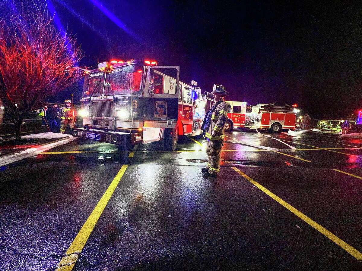 Car fire extinguished in Caraluzzi’s parking lot in Bethel