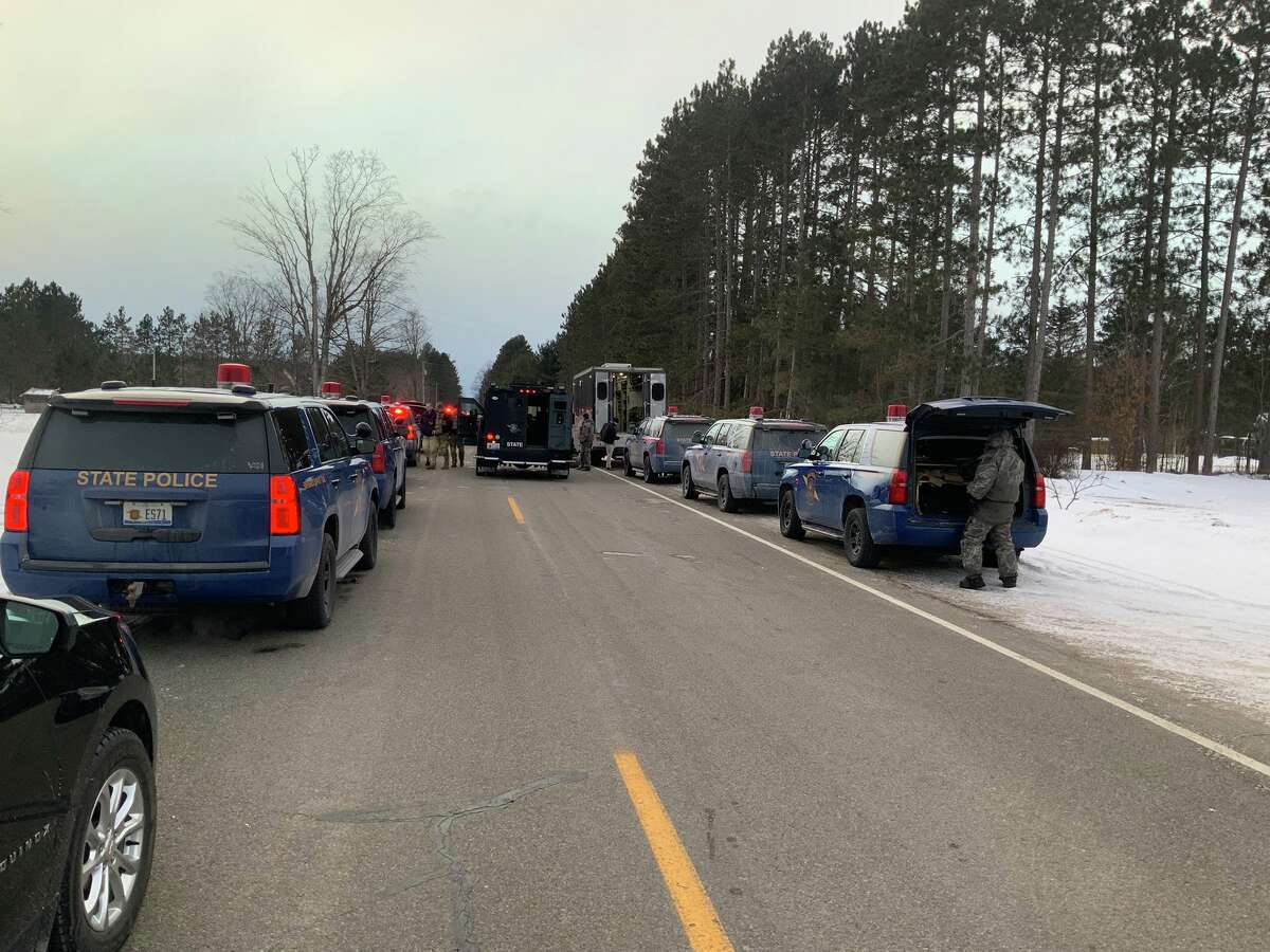 The Michigan State Police are reporting that Cinder Road in Beulah is closed between South Weldon and Thompsonville Highway. The MSP Emergency Support Team is responding to a reported barricaded homicide suspect. 