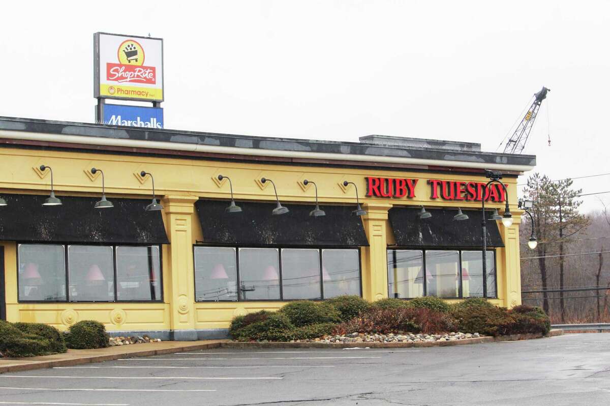 Ruby Tuesday’s is located in Cromwell Commons at 50 Shunpike Road. The owner of Price Rite plaza has signed a lease with Texas Roadhouse when Ruby Tuesday’s lease is up in two years.