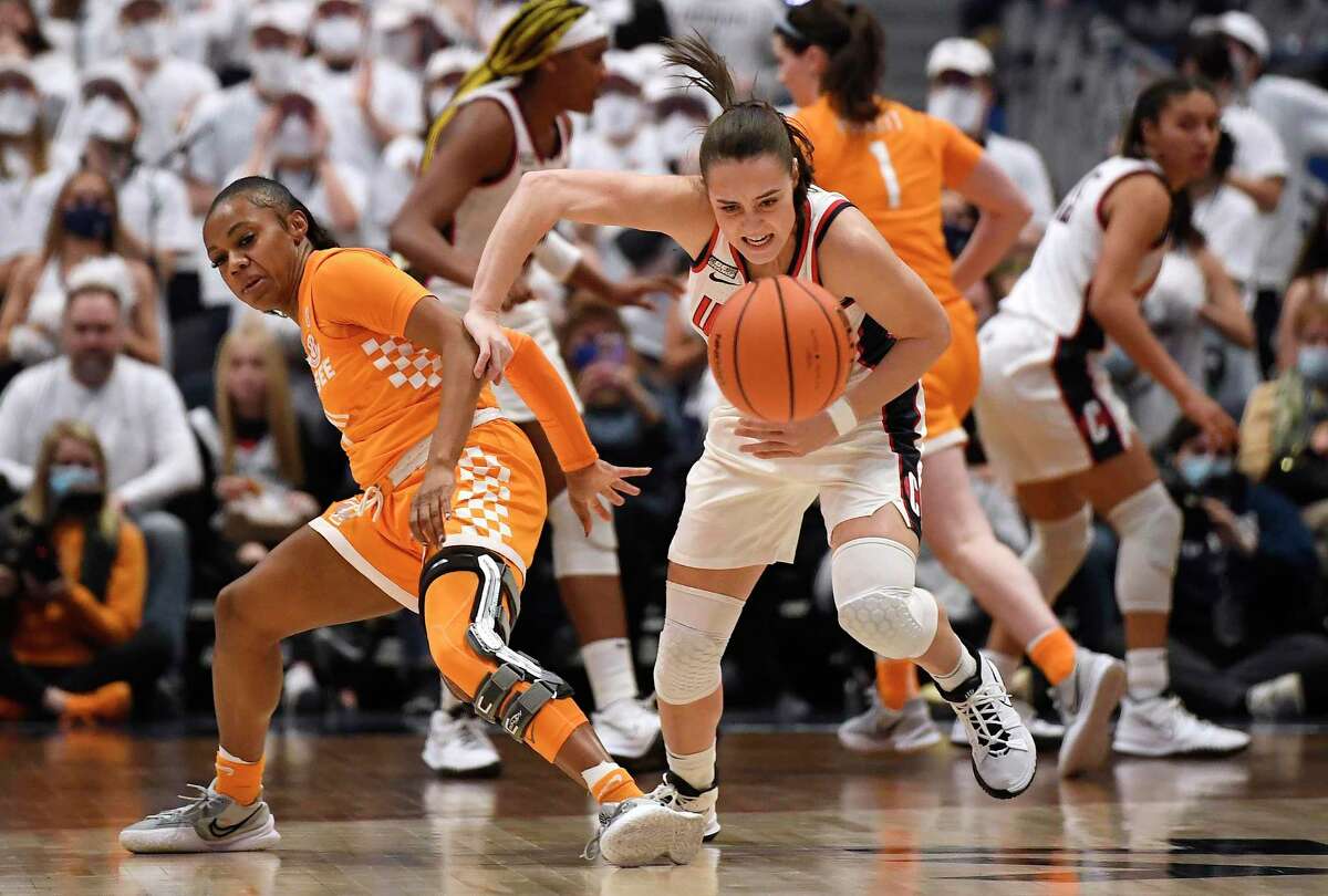 UConn’s Nika Mühl, right, steals the ball from Tennessee’s Jordan Walker on Sunday.