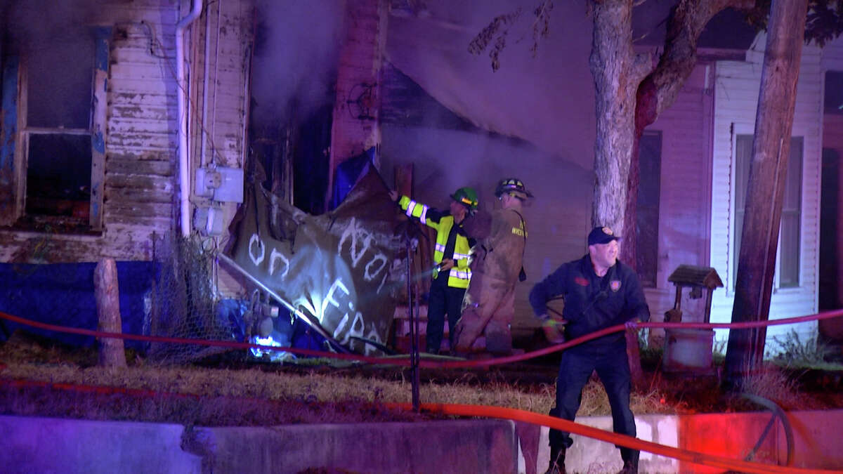 San Antonio firefighters responded to the fire in the the 400 block of Cass Avenue just before 1 a.m. 