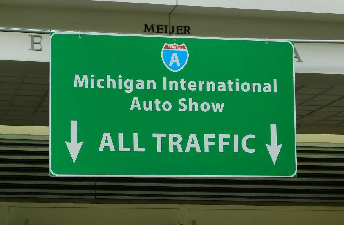 A sign directing crowds to the main showroom at the Michigan International Auto Show.