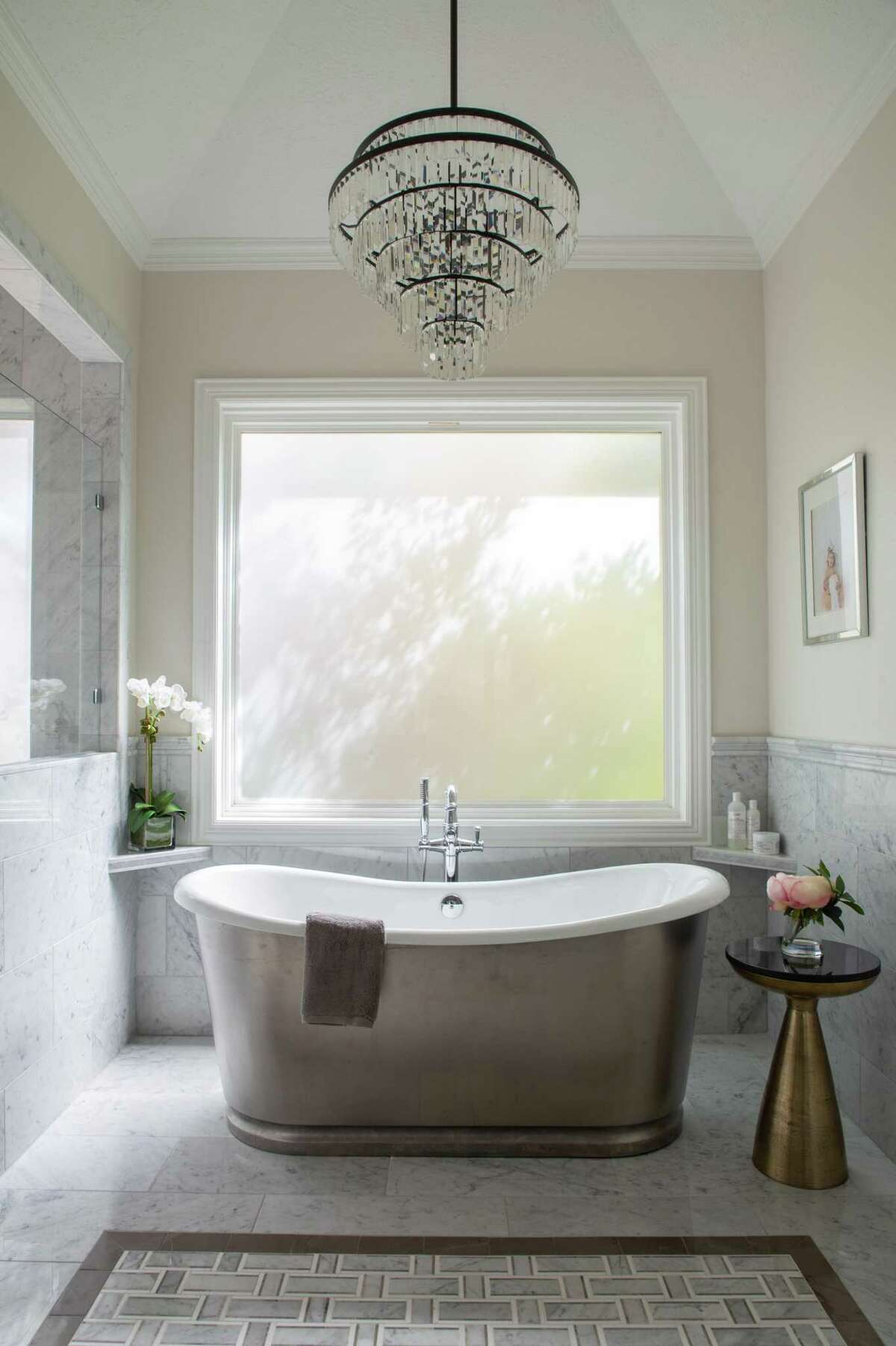 Now, the stainless-steel wrapped bathtub is a showstopper in Ellen and Miguel Mercado’s primary bathroom.