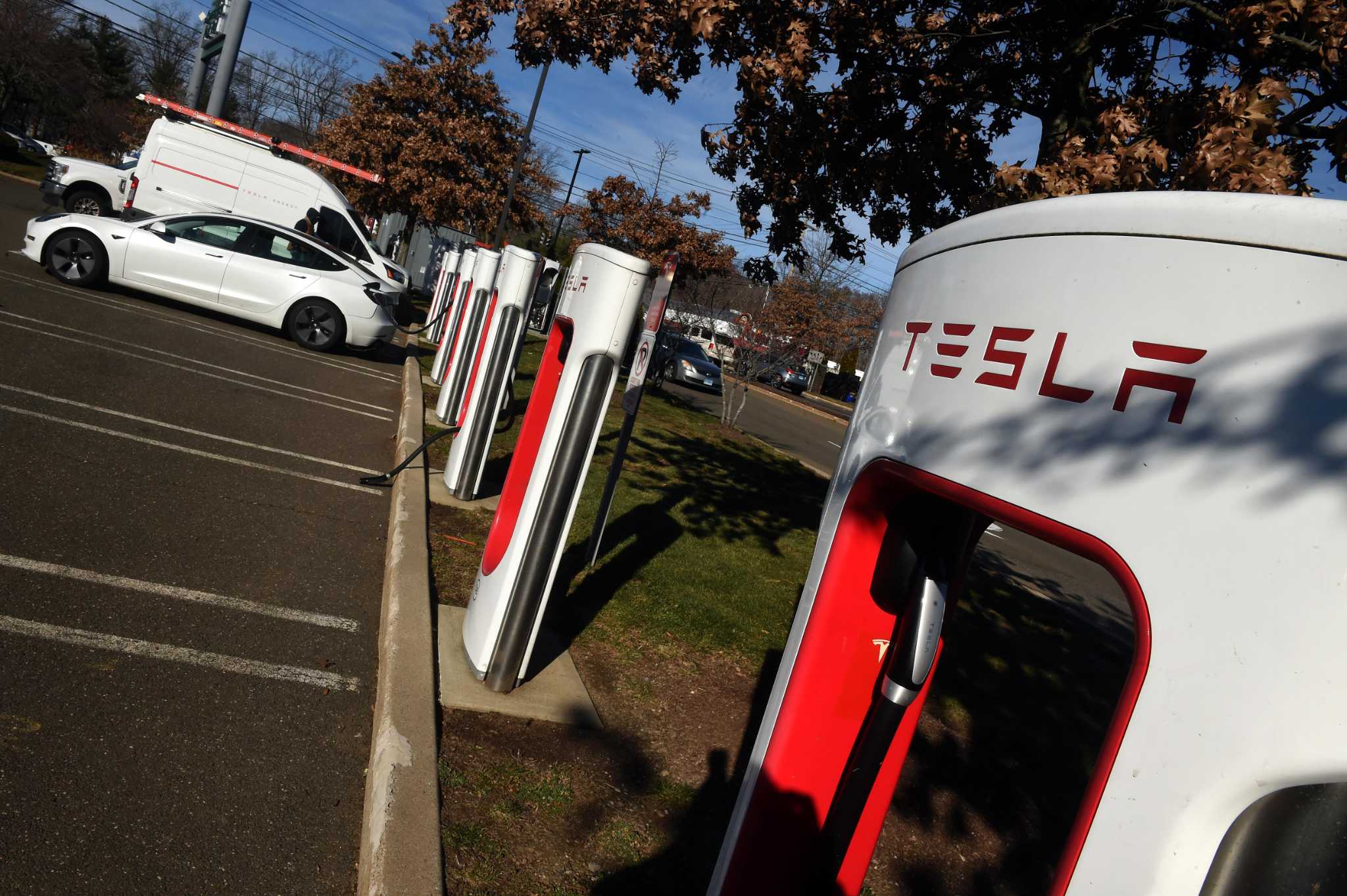 Push to allow electric car sales in Connecticut revs up again. Will it pass? - Vimarsana News