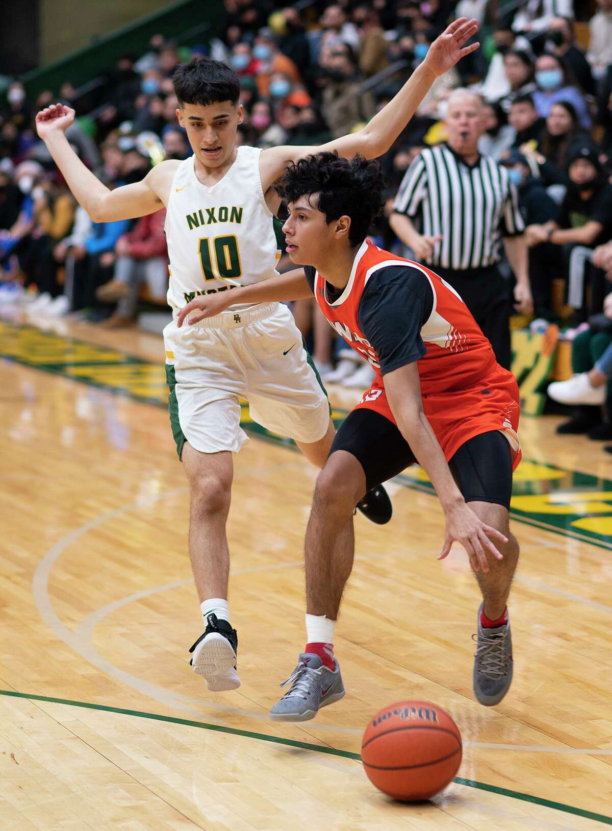Carlos Castro led all scorers with 19 points in United’s win over United South on Friday night.