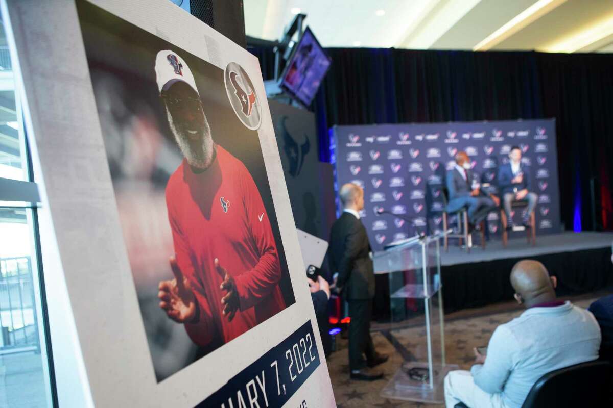 Brian Flores, lawyers, resort to cheap shot at Lovie Smith. But why?