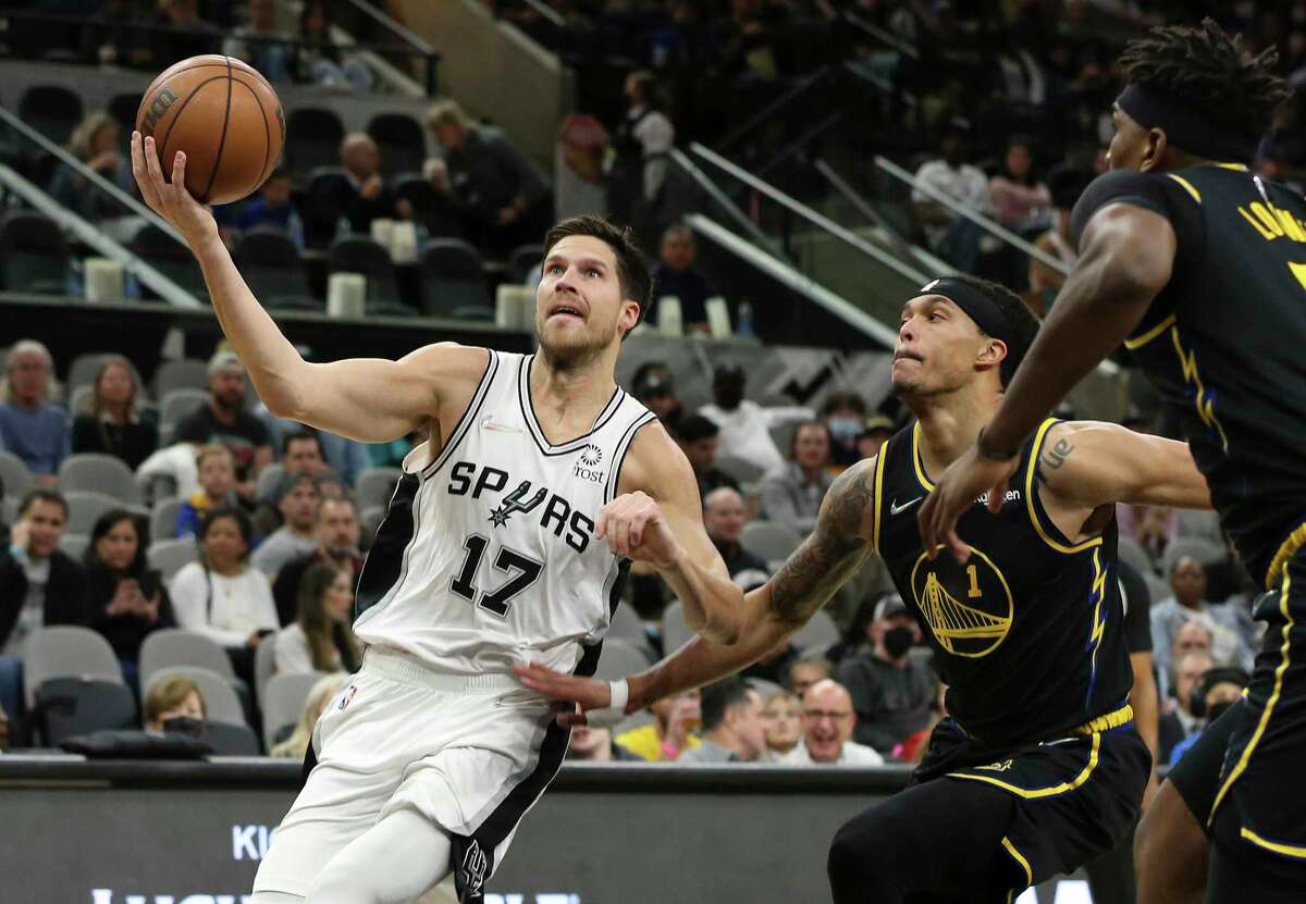 Doug McDermott (17), the unofficial team concierge, and the Spurs embark on their eight-game rodeo road trip Wednesday.