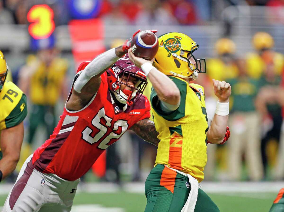 Two lawsuits over the collapse of the Alliance of American Football were filed within 90 minutes of each other Monday in San Antonio bankruptcy court. In one of the last games before the league’s demise in 2019, Jayrone Elliott, left, of the San Antonio Commanders deflects a pass attempt by John Wolford of the Arizona Hotshots at the Alamodome.