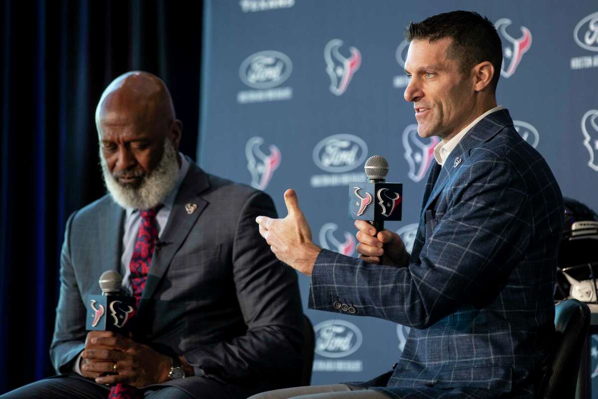 Brian Flores lawsuit: Texans hire Lovie Smith over Flores